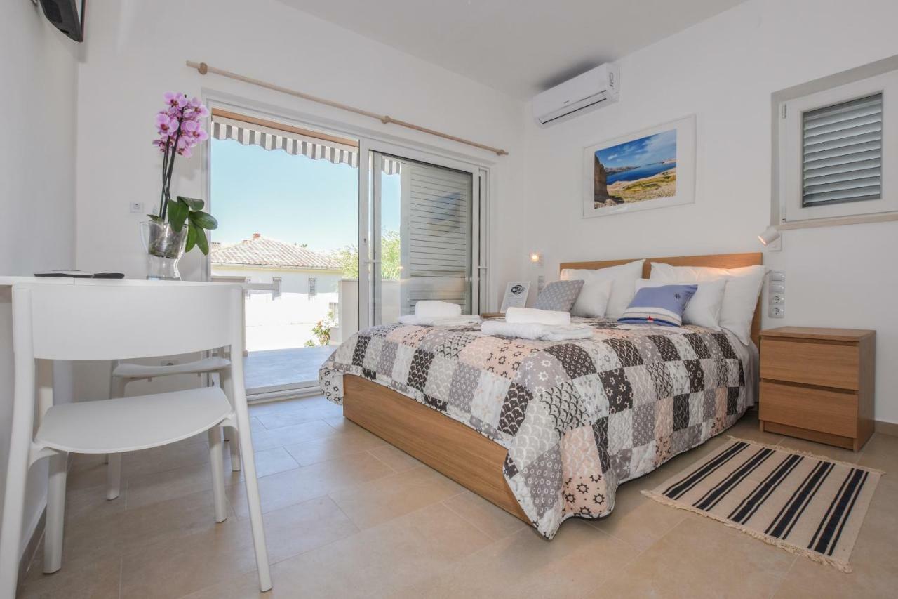 Villa Magena - Luxury Apartments In Pag Center Pag Town Bagian luar foto