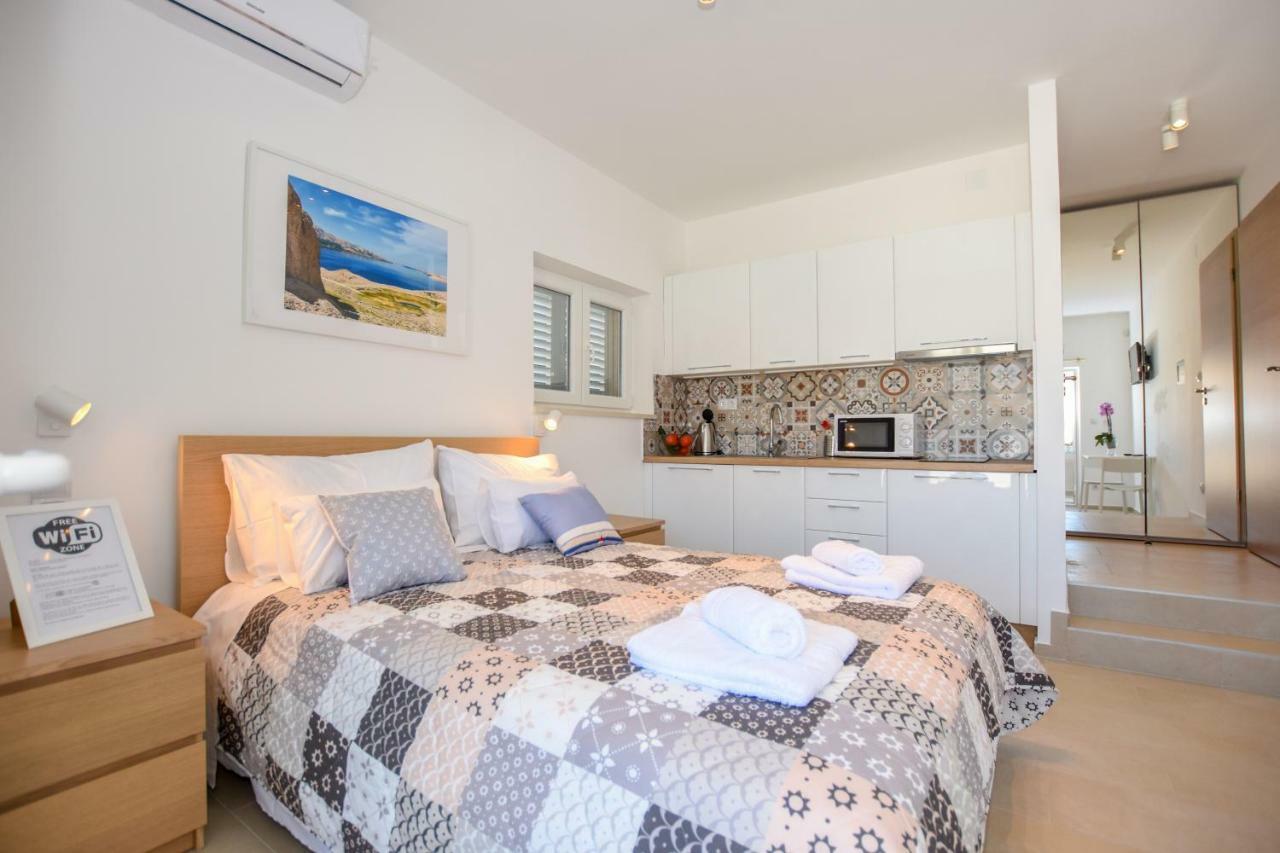 Villa Magena - Luxury Apartments In Pag Center Pag Town Bagian luar foto