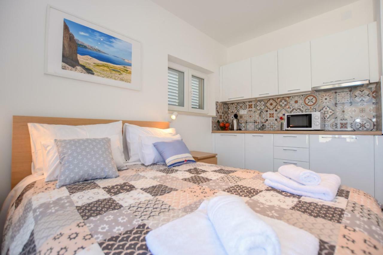 Villa Magena - Luxury Apartments In Pag Center Pag Town Bagian luar foto