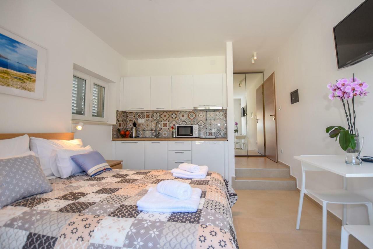 Villa Magena - Luxury Apartments In Pag Center Pag Town Bagian luar foto
